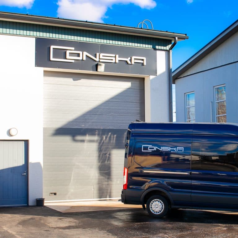 Conska Oy toimisto ja pakettiauto