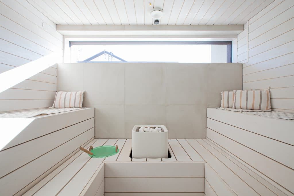 Moderni valkoinen sauna