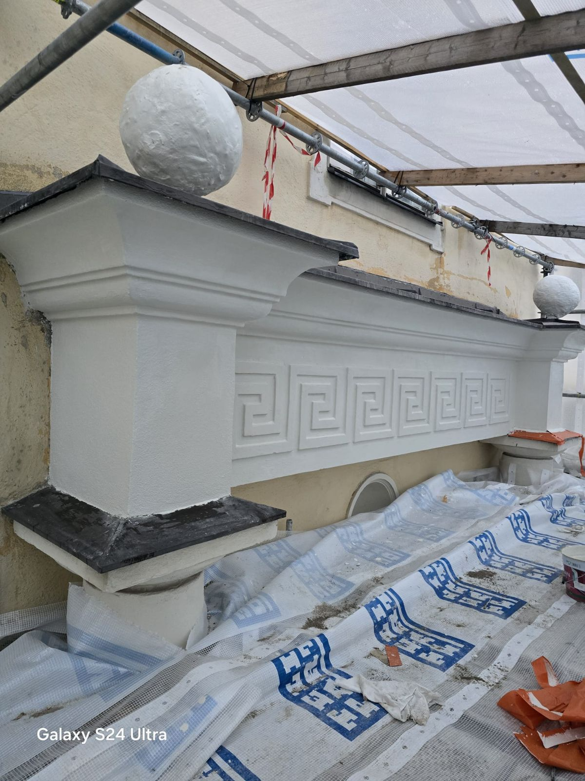 Mäkelänkatu 37 restauroitu pylväs