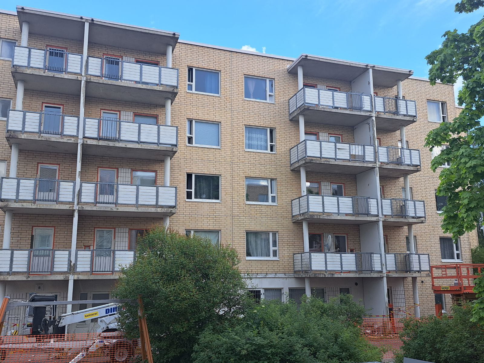 Pertunpellonraitti 2 julkisivu